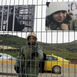 Khaled Jarrar - At the checkpoint, 2007